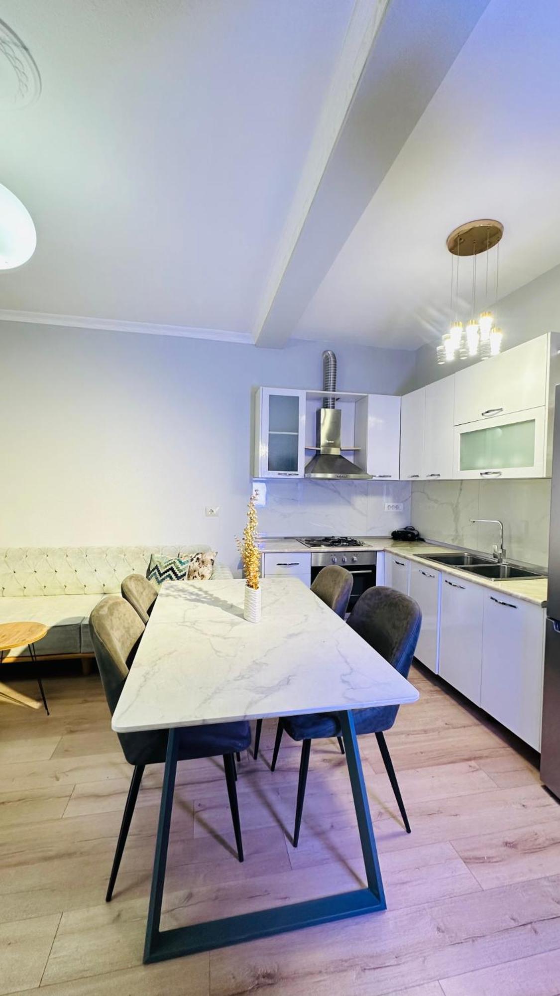 Bllok: Central Cozy Stay, 24/7 Self Check-In Tirana Exteriör bild