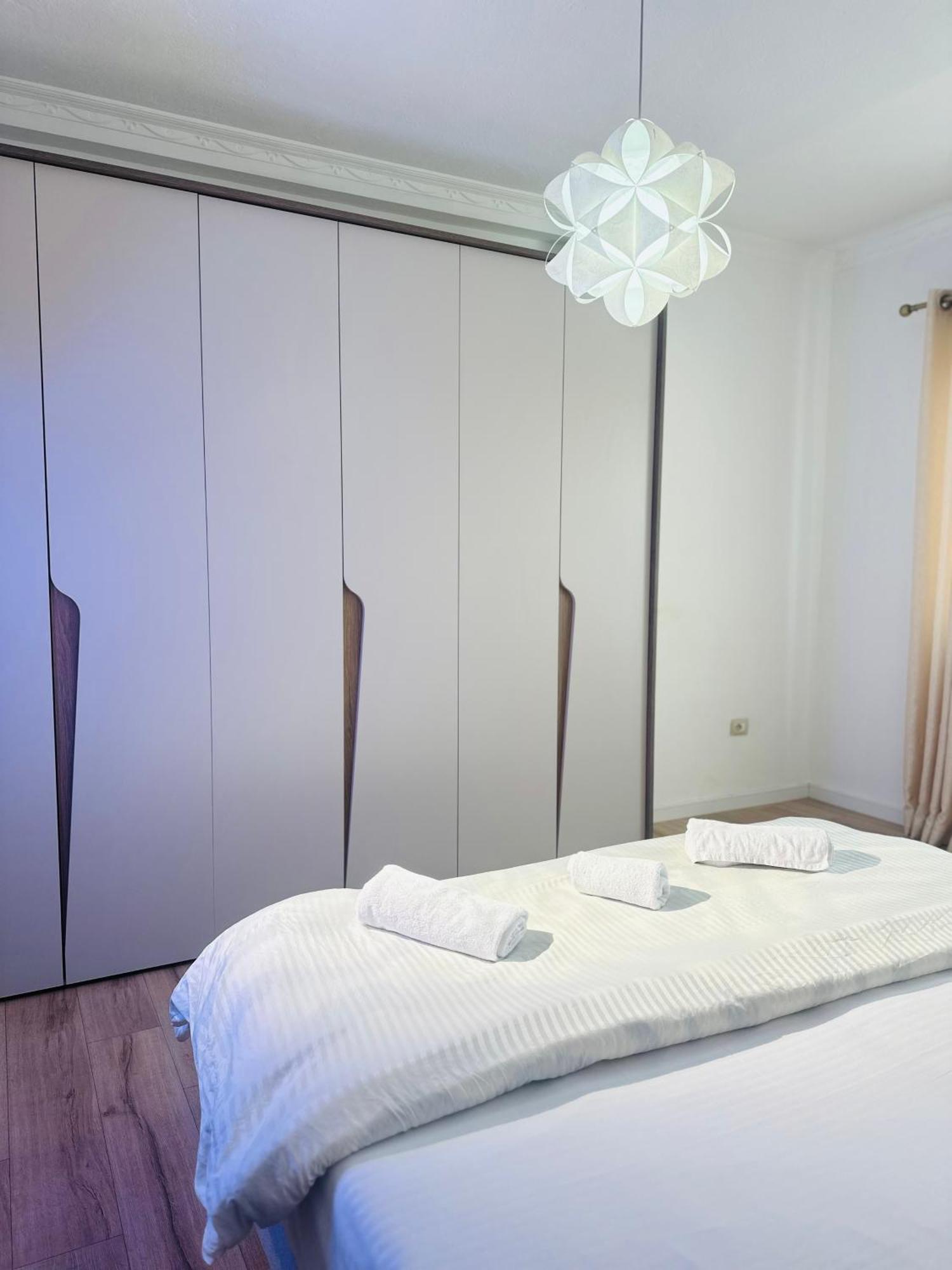 Bllok: Central Cozy Stay, 24/7 Self Check-In Tirana Exteriör bild
